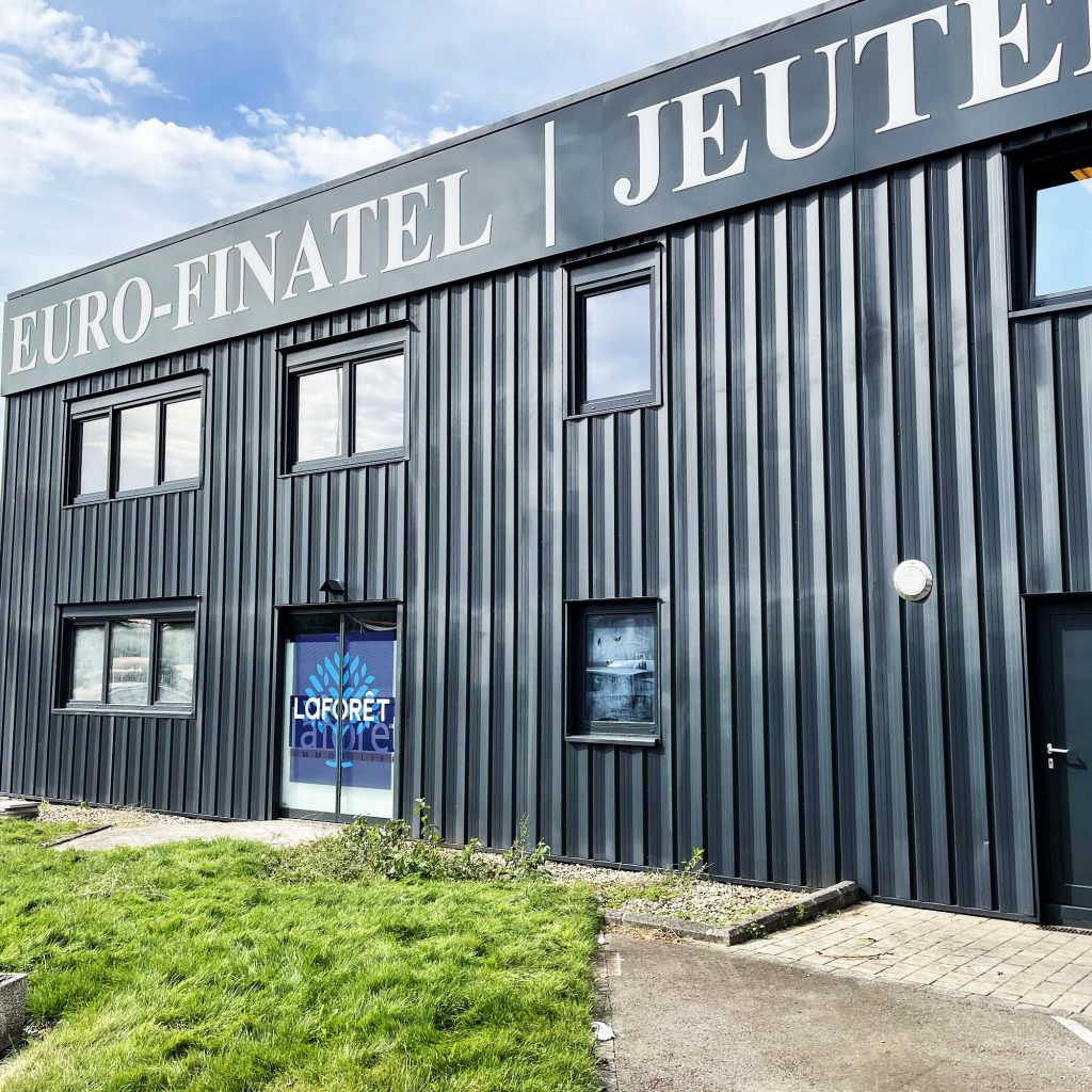 Enseigne lettrage